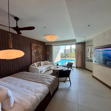 Mavilu Luxury Hotell *