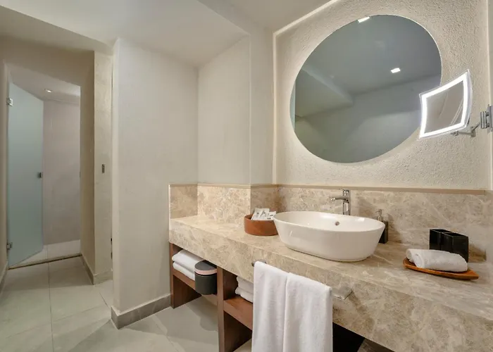 Mavilu Luxury מלון *