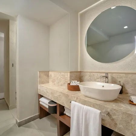 Mavilu Luxury Hotel *